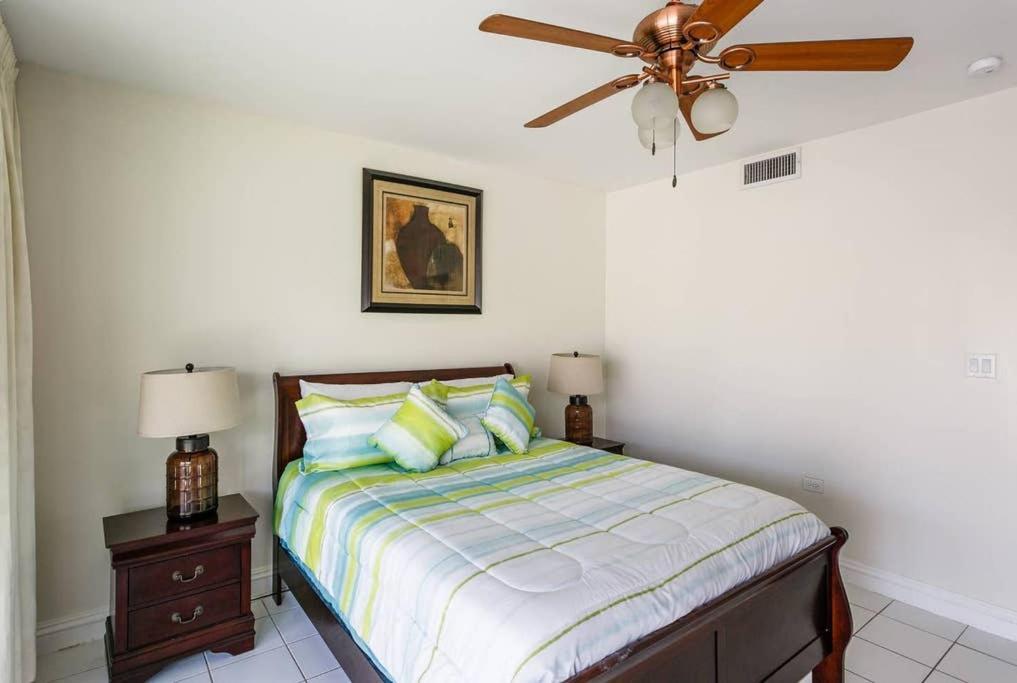 Beach Living At Island Pine Villas Blp George Town Kültér fotó