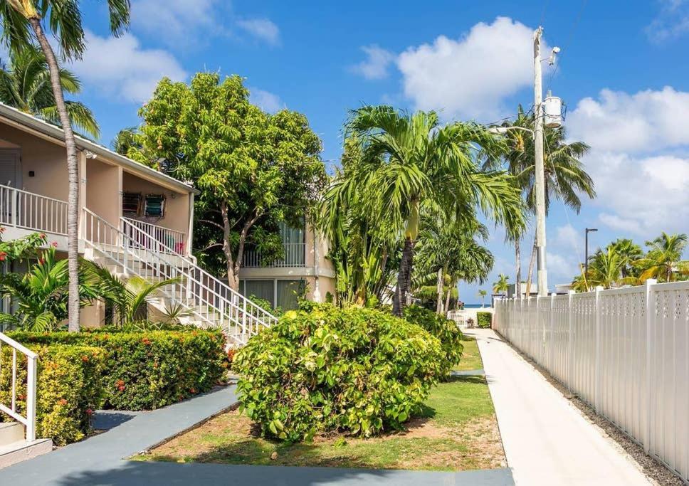 Beach Living At Island Pine Villas Blp George Town Kültér fotó